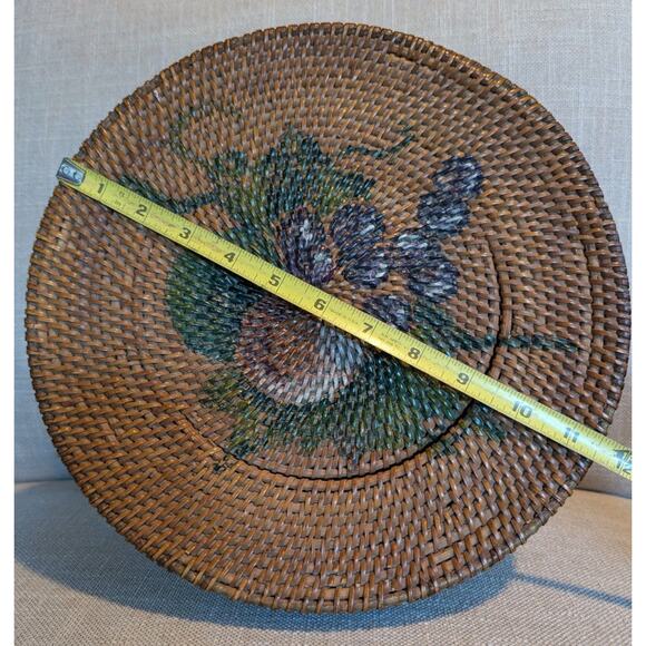 Vintage Woven Wicker Round Sewing Basket with Painted Lid 11.5" Diameter - Picture 13 of 14